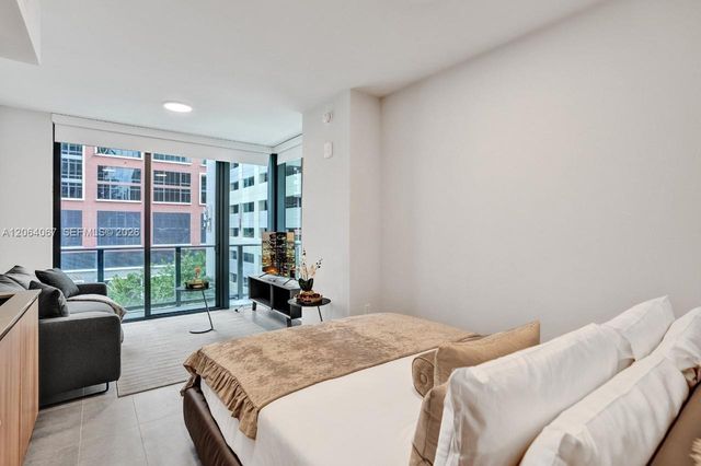 121 NE 5th St 512B, Miami, FL 33132