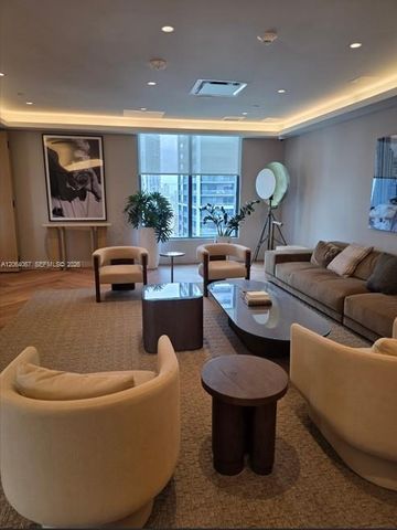 121 NE 5th St 512B, Miami, FL 33132