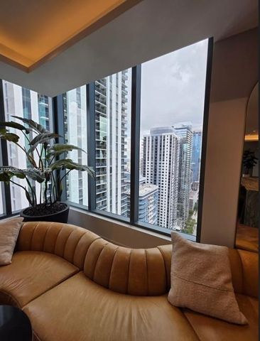 121 NE 5th St 512B, Miami, FL 33132