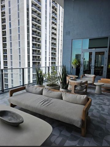 121 NE 5th St 512B, Miami, FL 33132