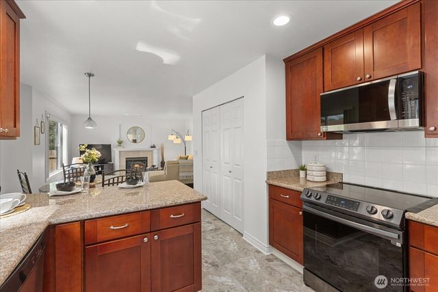 3930 Pacific Place, Mukilteo, WA 98275