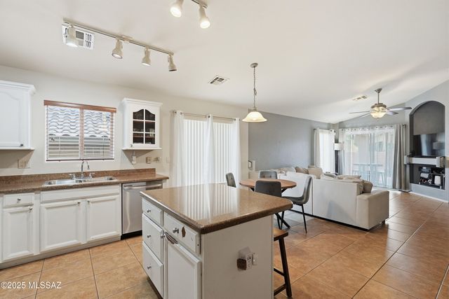 10827 S Lake Gambusi Drive, Vail, AZ 85641