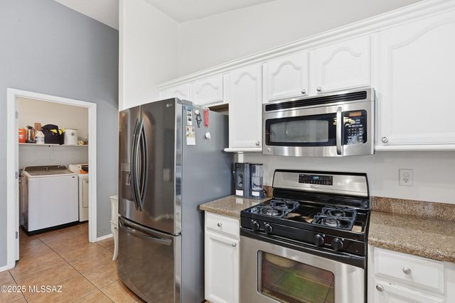 10827 S Lake Gambusi Drive, Vail, AZ 85641