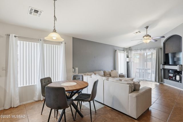 10827 S Lake Gambusi Drive, Vail, AZ 85641