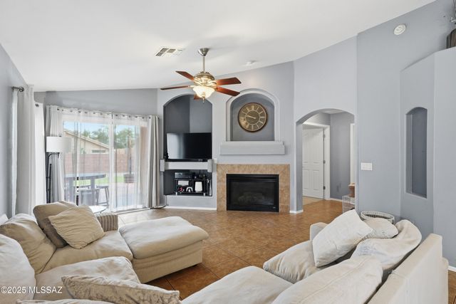 10827 S Lake Gambusi Drive, Vail, AZ 85641