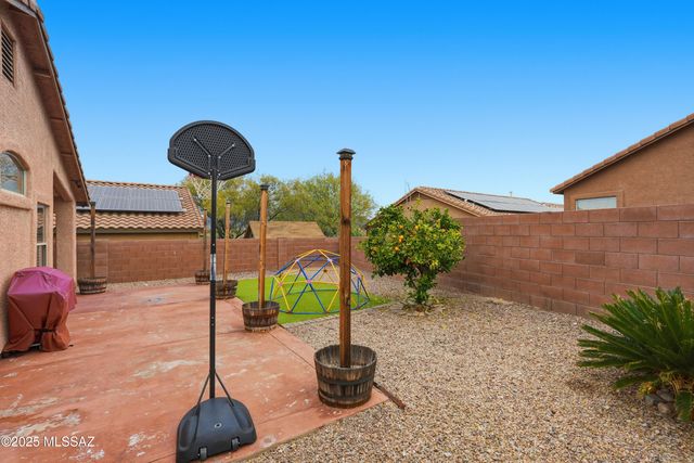 10827 S Lake Gambusi Drive, Vail, AZ 85641