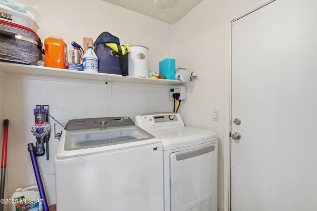 10827 S Lake Gambusi Drive, Vail, AZ 85641