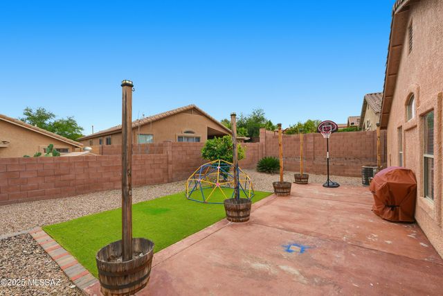 10827 S Lake Gambusi Drive, Vail, AZ 85641