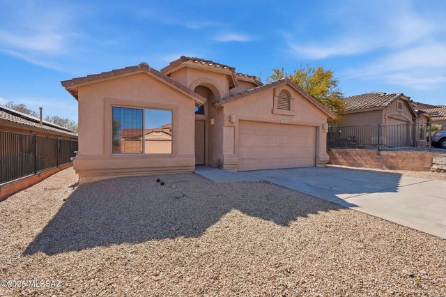 10827 S Lake Gambusi Drive, Vail, AZ 85641