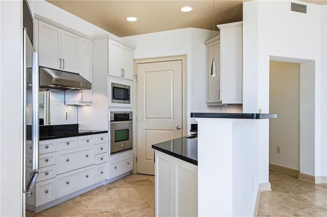 2828 Peachtree Road NW 2402, Atlanta, GA 30305