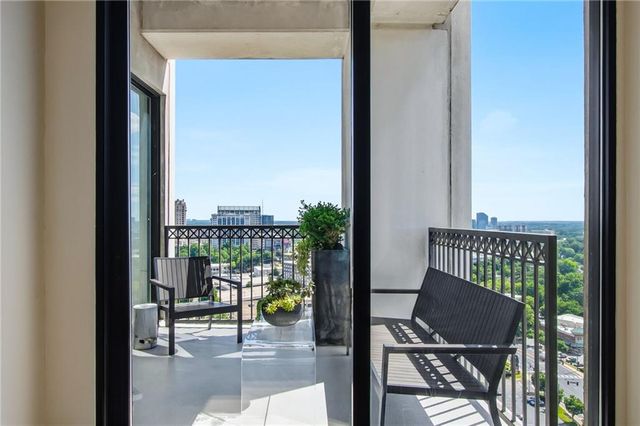 2828 Peachtree Road NW 2402, Atlanta, GA 30305