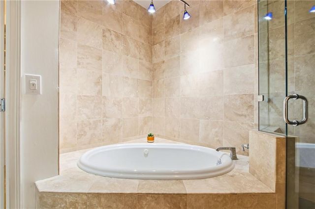 2828 Peachtree Road NW 2402, Atlanta, GA 30305