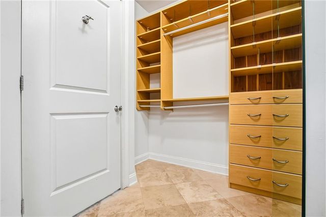2828 Peachtree Road NW 2402, Atlanta, GA 30305