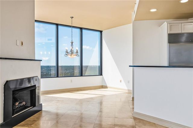 2828 Peachtree Road NW 2402, Atlanta, GA 30305