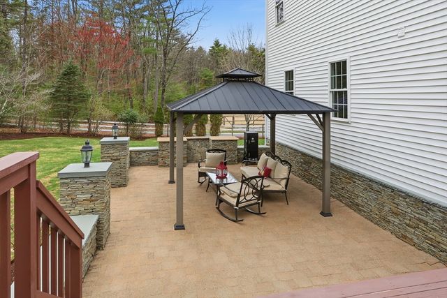 50 Golden Run Rd, Bolton, MA 01740