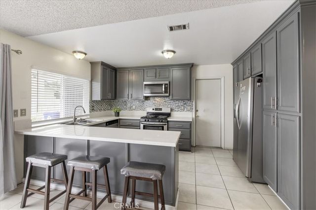 697 S Smoketree, Bloomington, CA 92316