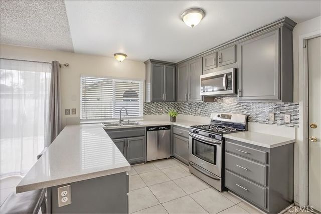 697 S Smoketree, Bloomington, CA 92316