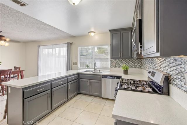 697 S Smoketree, Bloomington, CA 92316