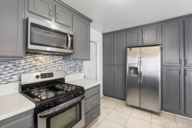 697 S Smoketree, Bloomington, CA 92316