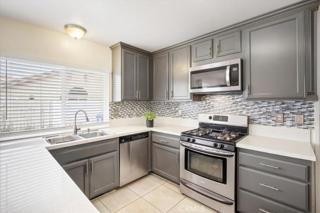 697 S Smoketree, Bloomington, CA 92316