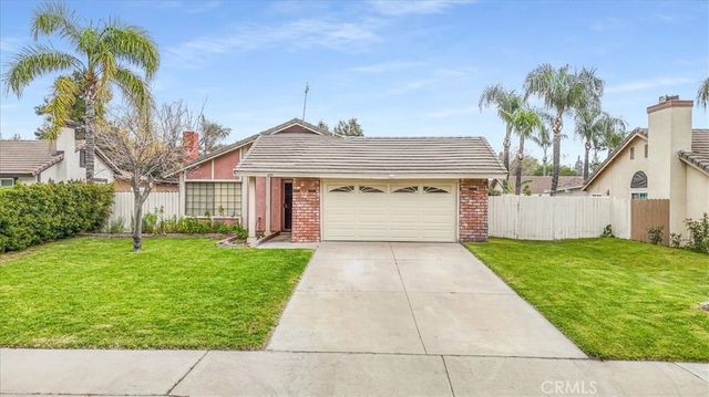 697 S Smoketree, Bloomington, CA 92316
