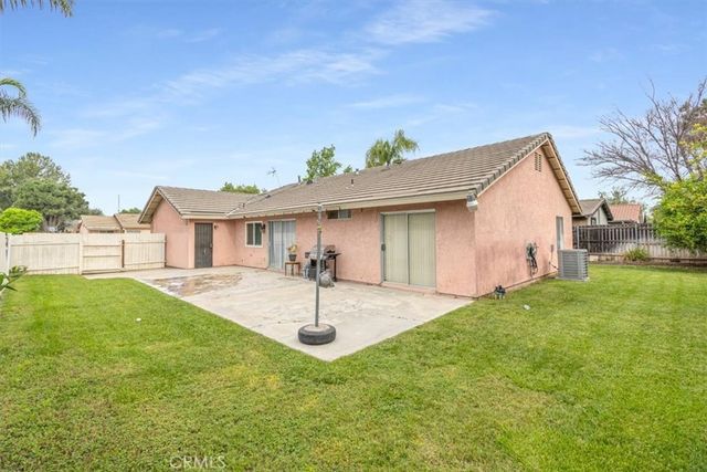 697 S Smoketree, Bloomington, CA 92316