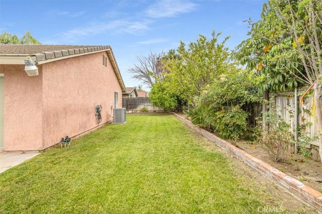 697 S Smoketree, Bloomington, CA 92316