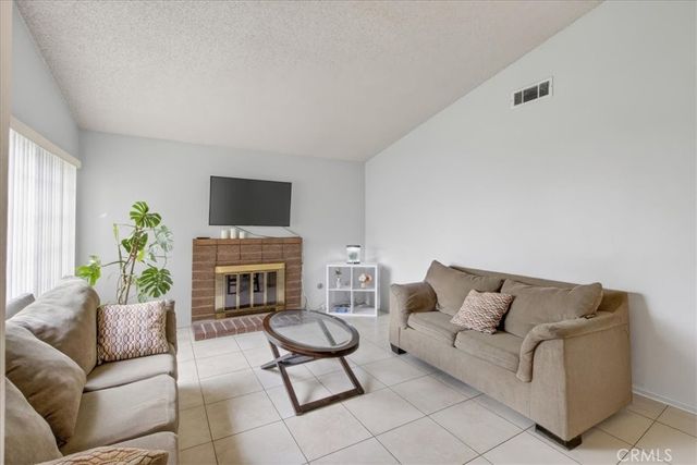 697 S Smoketree, Bloomington, CA 92316