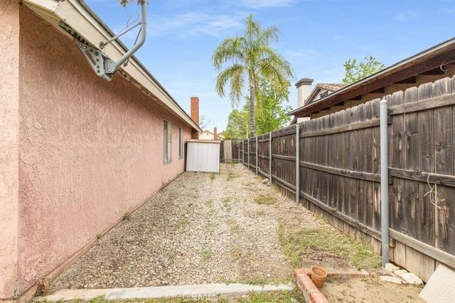 697 S Smoketree, Bloomington, CA 92316