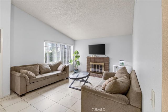 697 S Smoketree, Bloomington, CA 92316