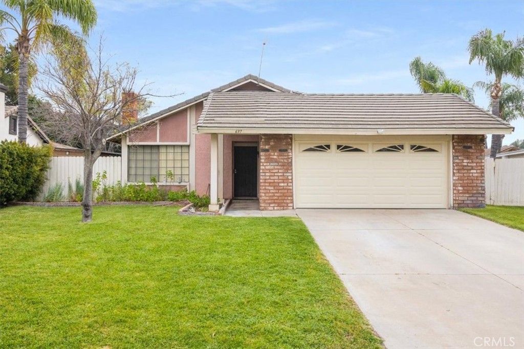 697 S Smoketree, Bloomington, CA 92316