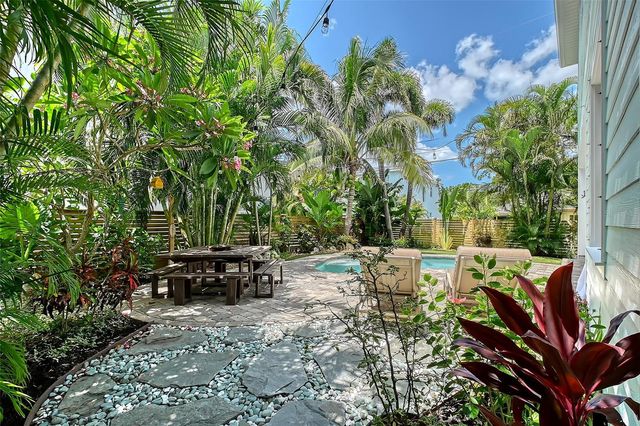 1738 SIESTA DRIVE, Sarasota, FL 34239