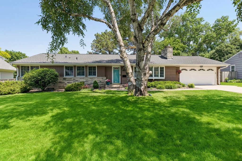 5917 Grimes Avenue S, Edina, MN 55424
