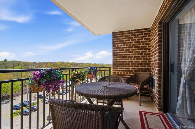 100 Diplomat Drive 7J, Mount Kisco, NY 10549