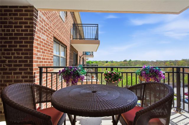 100 Diplomat Drive 7J, Mount Kisco, NY 10549