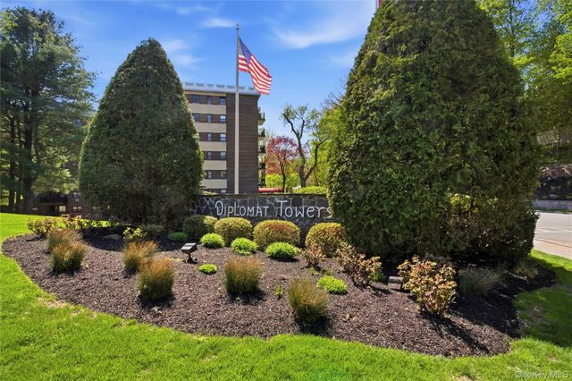 100 Diplomat Drive 7J, Mount Kisco, NY 10549