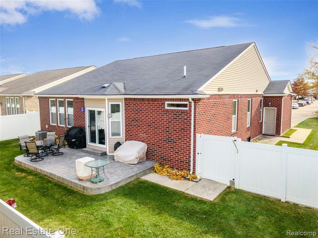 14261 Greenbrier Drive, Sterling Heights, MI 48313