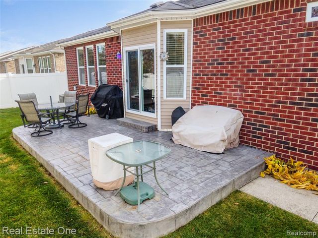 14261 Greenbrier Drive, Sterling Heights, MI 48313