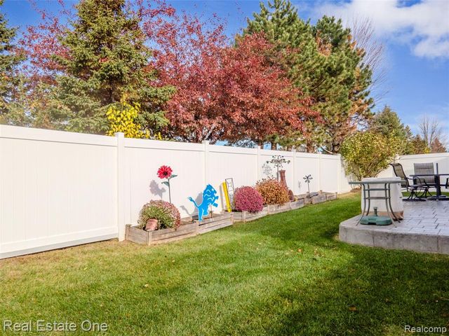 14261 Greenbrier Drive, Sterling Heights, MI 48313