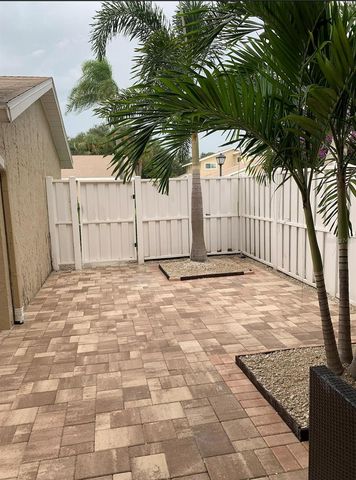 6747 CAPE HATTERAS WAY NE 3, St Petersburg, FL 33702