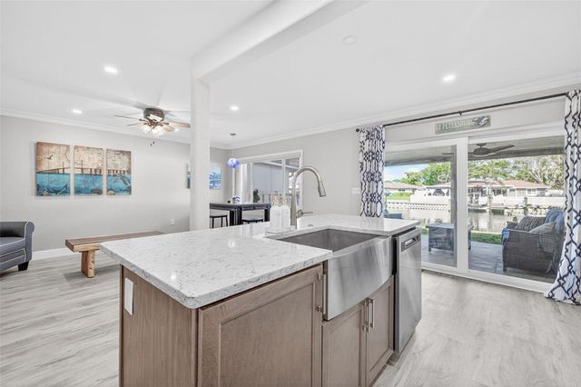 6747 CAPE HATTERAS WAY NE 3, St Petersburg, FL 33702