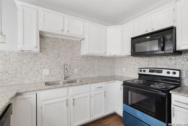 9135 Rue De Lis, San Antonio, TX 78250