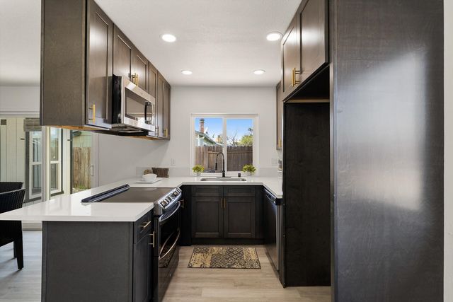 9821 Culp WAY, Sacramento, CA 95827