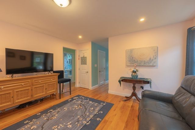 28 Heathcote St, Boston, MA 02131