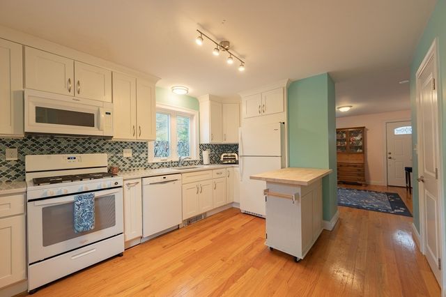 28 Heathcote St, Boston, MA 02131