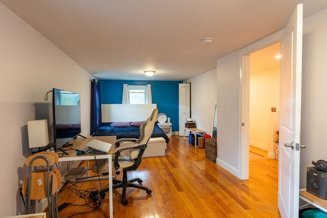 28 Heathcote St, Boston, MA 02131