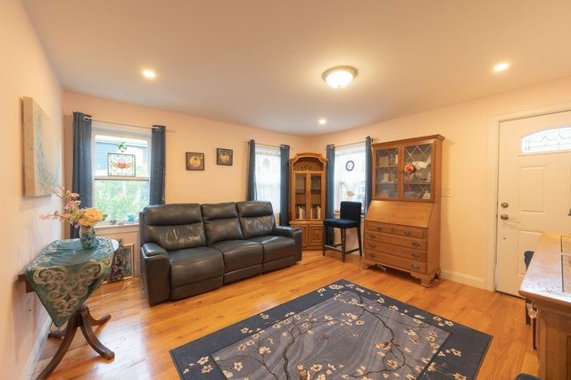 28 Heathcote St, Boston, MA 02131