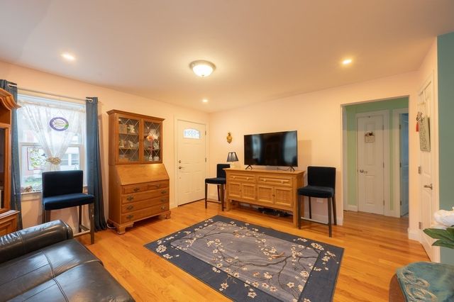 28 Heathcote St, Boston, MA 02131