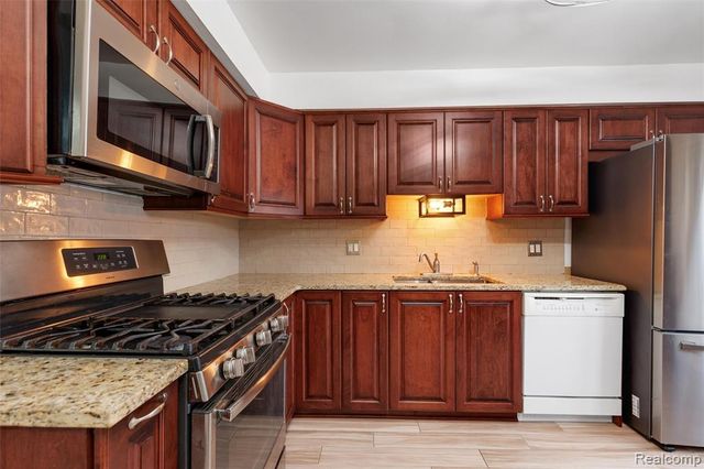 8114 Clay Court, Sterling Heights, MI 48313