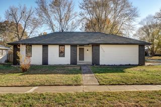 3020 W Buena Vista Street, Springfield, MO 65810